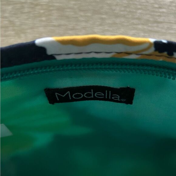 NWOT … MODELLA Cosmetic / Makeup Bag With Bold Floral Design - Picture 4 of 4